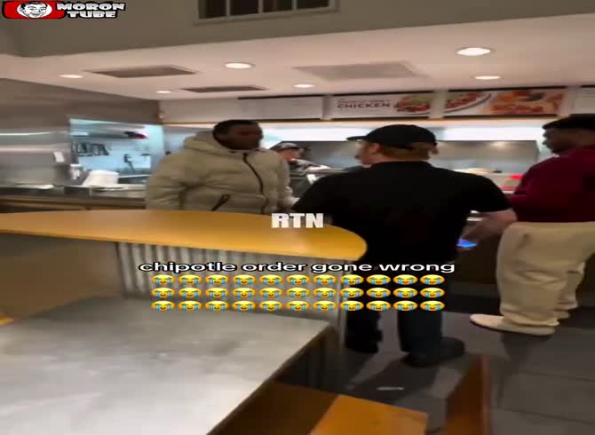 Video :He uses racism as a reason to criticize a worker for a disproportionately little amount
